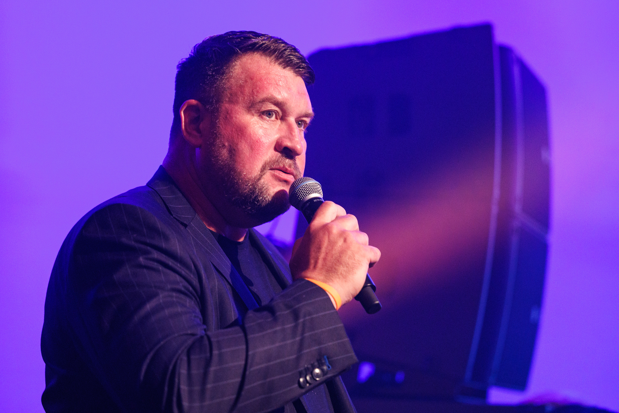 Spreker met microfoon tijdens het ANG netwerkevent.